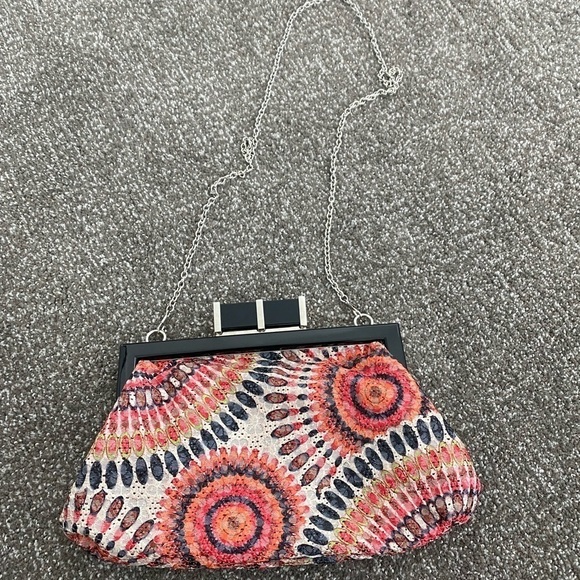 Geometric Patterned Clutch - Picture 1 of 4